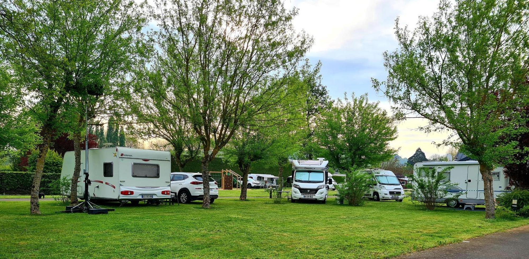 Resort & Camping - Val De Braye Besse-sur-Braye Экстерьер фото